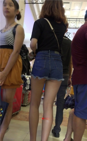 蓝牛短裤小妹