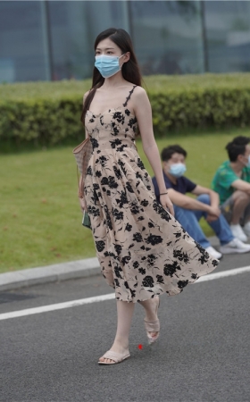 吊带长裙美女(36P)