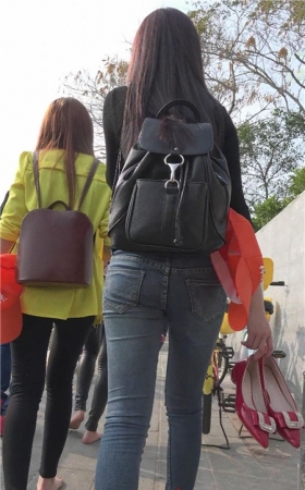 牛仔长裤小妹