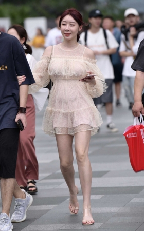 蓬蓬裙美女 [13P]
