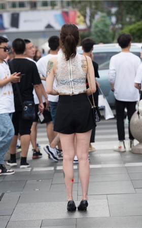 漂亮的镂空衣小姐姐(37P)