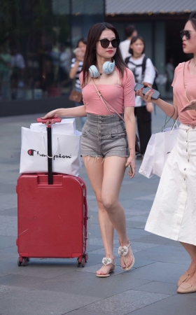 热裤美女 [14P]
