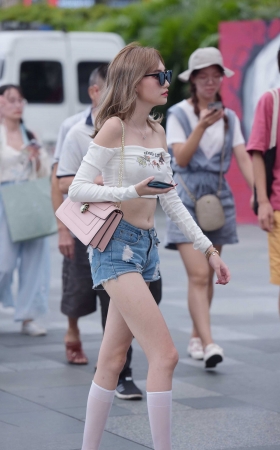 热裤美女 [14P]