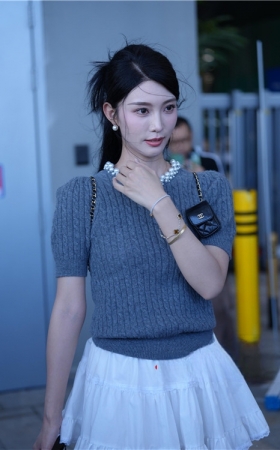 白色短裙颜值美女(37P)