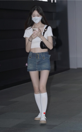 牛仔裙美女(60P)