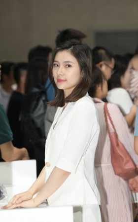 白色套装裙 [107P-2.08GB]