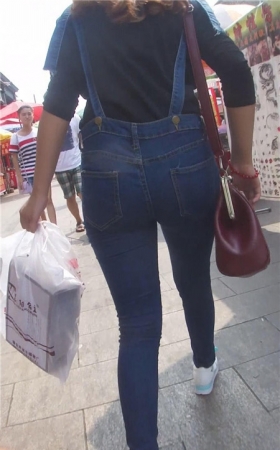 牛仔背带小妹