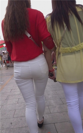 红衣紧身极品白裤美女