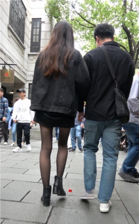 黑丝丰腴小姐姐