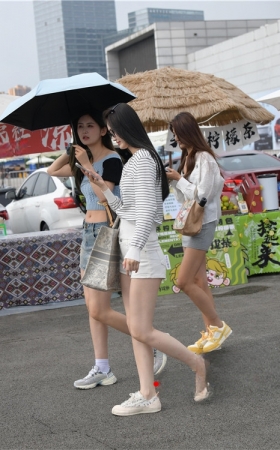 白嫩美腿小姐姐(75P)