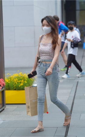 紧身牛仔裤美女(64P)