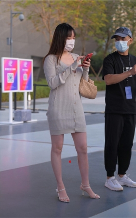 丰腴的连体裙妹子(86P)