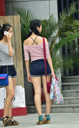 2016-09-26美臀牛仔短裤美眉20张 [20P]