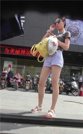 超酷的墨镜女孩