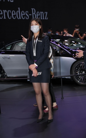 黑丝销售小妹