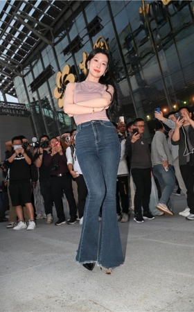 高跟紧牛美女(148P)