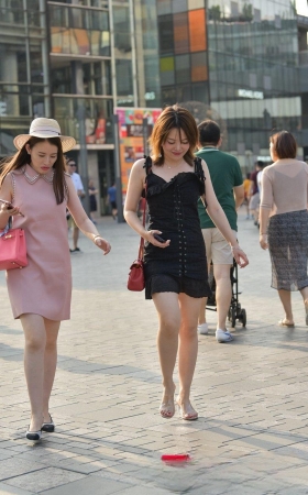 皮肤白皙的性感美女3A3749[144M]