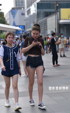 短裤月牙小姐姐(40P)