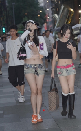 热裤小妹(62P)