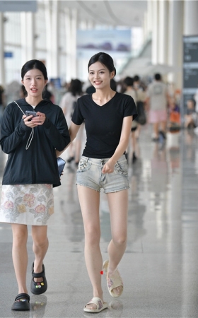 热裤小妹(86P)