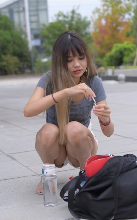 白色热裤长腿女孩【套图+视频】