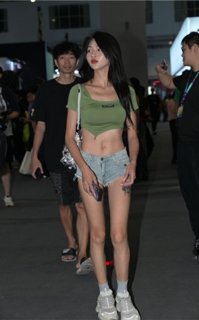 热裤小姐姐(95P)