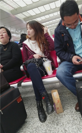 牛仔裤短靴妹子