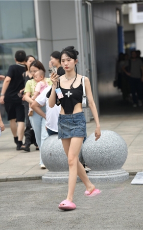 清凉的牛仔裙小姐姐(48P)