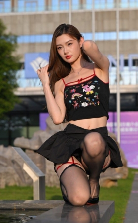 黑裙个性吊带 [172P-2.81GB]
