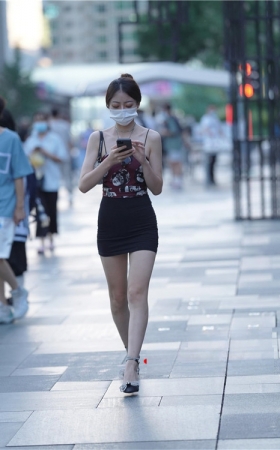 黑色包臀裙妹子【套图+视频】