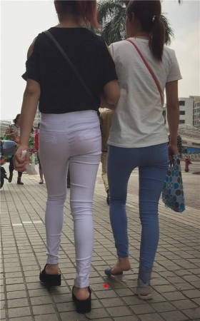 高腰白裤妹子