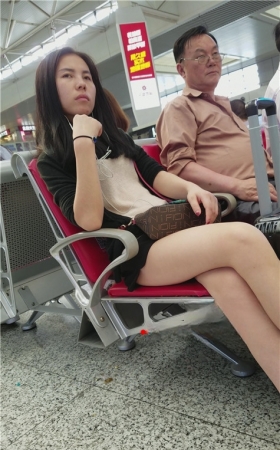 长腿红鞋妹子
