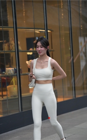 紧身运动美女【套图+视频】