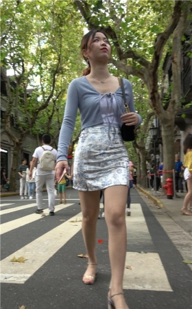 高腰花裙妹子