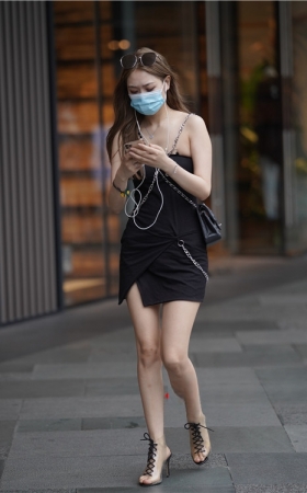 街拍黑裙小姐姐(52P)