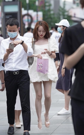 好白嫩的美腿3A2528[331M]