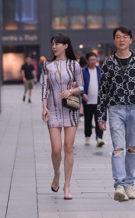 迷人的身材女友3A2113[1.57G]