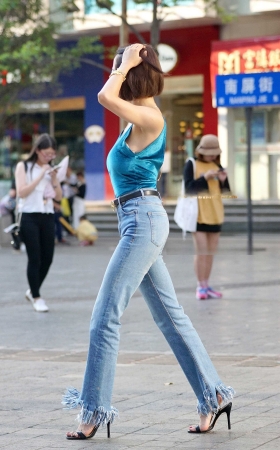 逆光拍摄露背长腿 [16P]