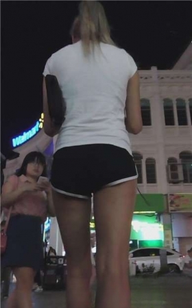 马尾辫运动热裤美女  [650 MB]