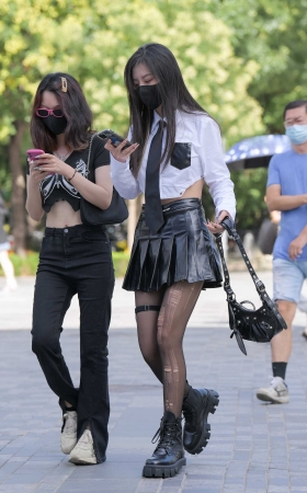 是自己撕的还是买来就是这样的？ [18P]