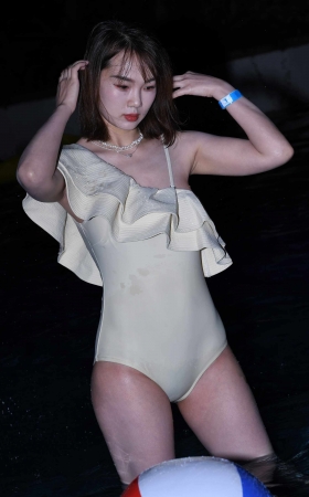 连体泳衣好闺蜜 [16P]