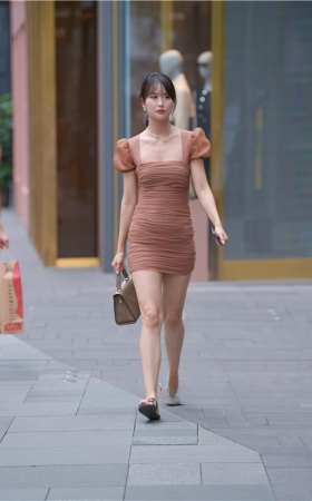 漂亮的连体裙美女(45P)