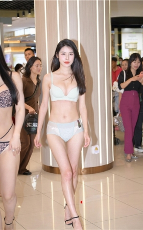 靓丽的内衣模特美女(90P)