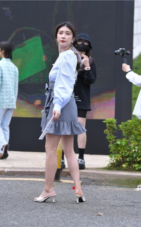 灰裙美女(66P)
