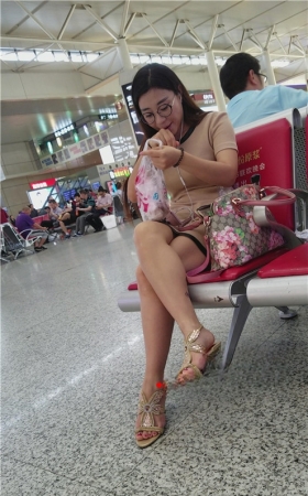 长发美腿小姐姐