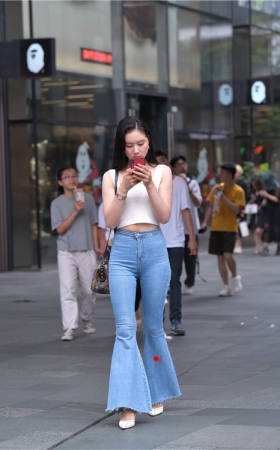 热裤美女【套图+视频】