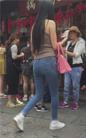 长发牛仔美女