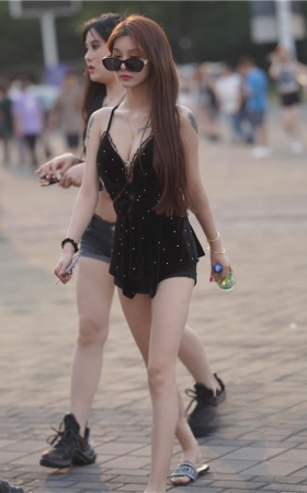 漂亮的长发美女(61P)