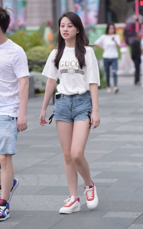 笑容甜美的小姐姐 [15P]