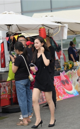 连衣黑裙美女(65P)